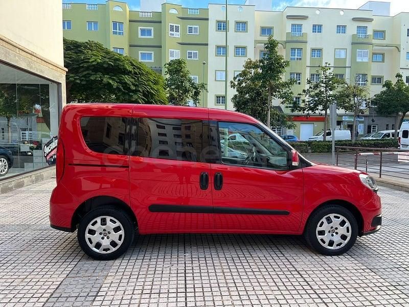 Usado Fiat Doblò Lounge 95 CV (69 kW) 2016 Rojo Monovolumen
