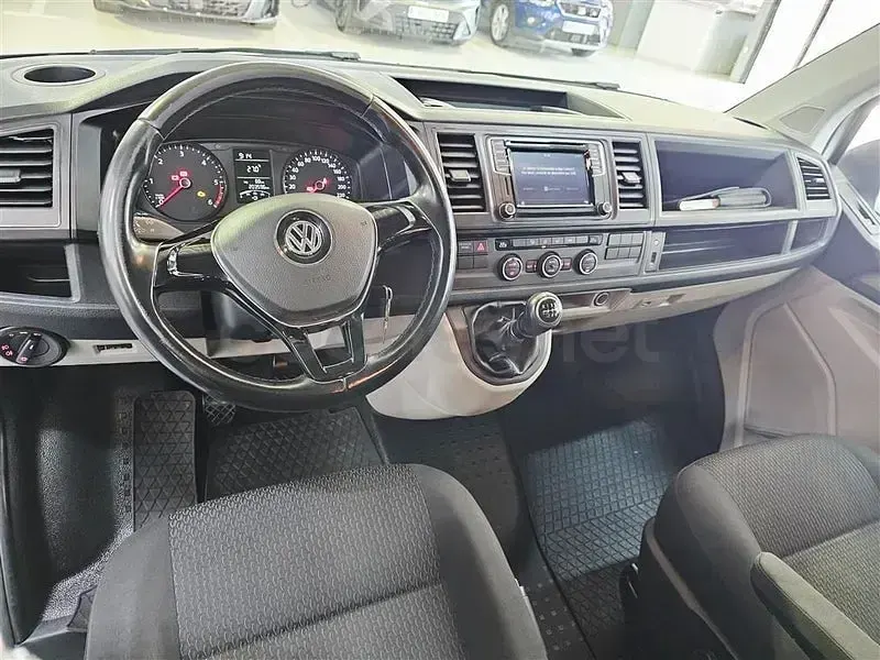 Usado VW Caravelle Trendline 150 CV (110 kW) 2017 Gris / plata Van