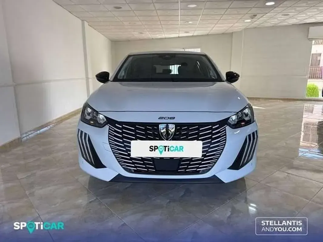 Usado Peugeot e-208 Allure 114 kW (156 CV) 2025 Blanco Utilitario