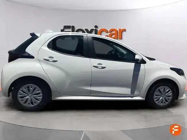 Usado Toyota Yaris Business Edition 116 CV (85 kW) 2025 Blanco Utilitario