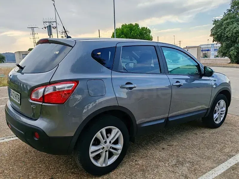 Usado Nissan Qashqai Acenta 110 CV (80 kW) 2013 Gris / plata SUV