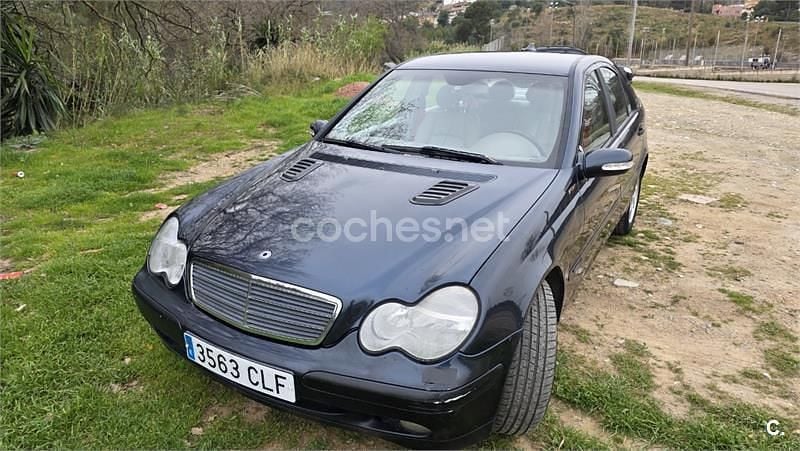Usado Mercedes C200 Classic 163 CV (119 kW) 2003 Azul Berlina