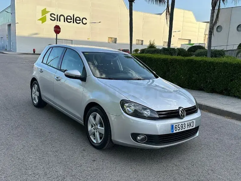 Usado VW Golf VII 105 CV (77 kW) 2012 Gris / plata Berlina