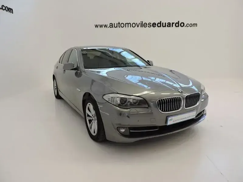 Usado BMW 520 Comfort Edition 184 CV (135 kW) 2011 Gris / plata Berlina