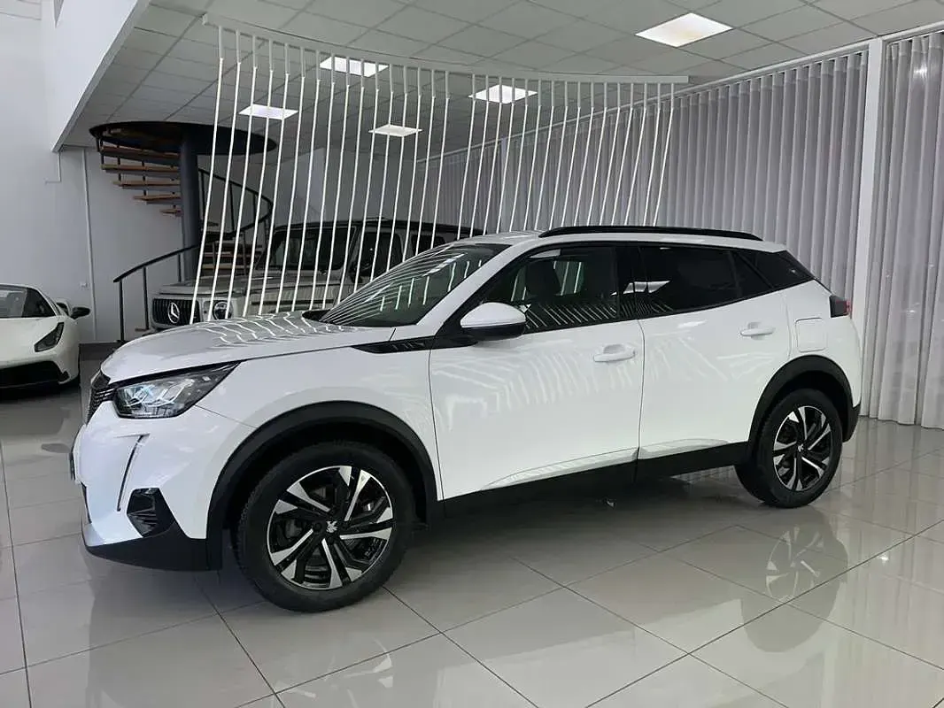 Usado Peugeot 2008 Allure 109 CV (80 kW) 2021 Blanco SUV