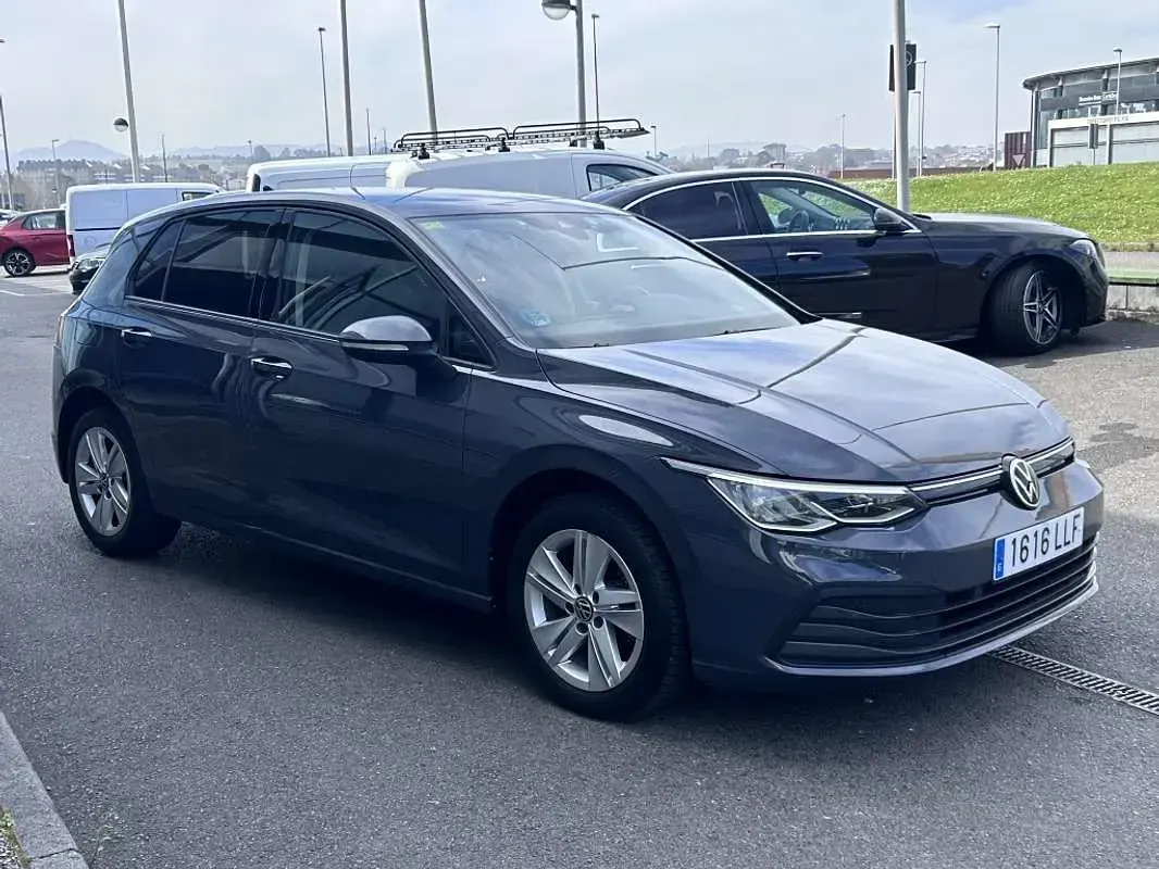 Usado VW Golf VIII Life 110 CV (80 kW) 2020 Gris Utilitario