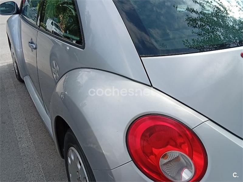 Begagnad VW New Beetle 105 HK (77 kW) 2006 Vit Halvkombi