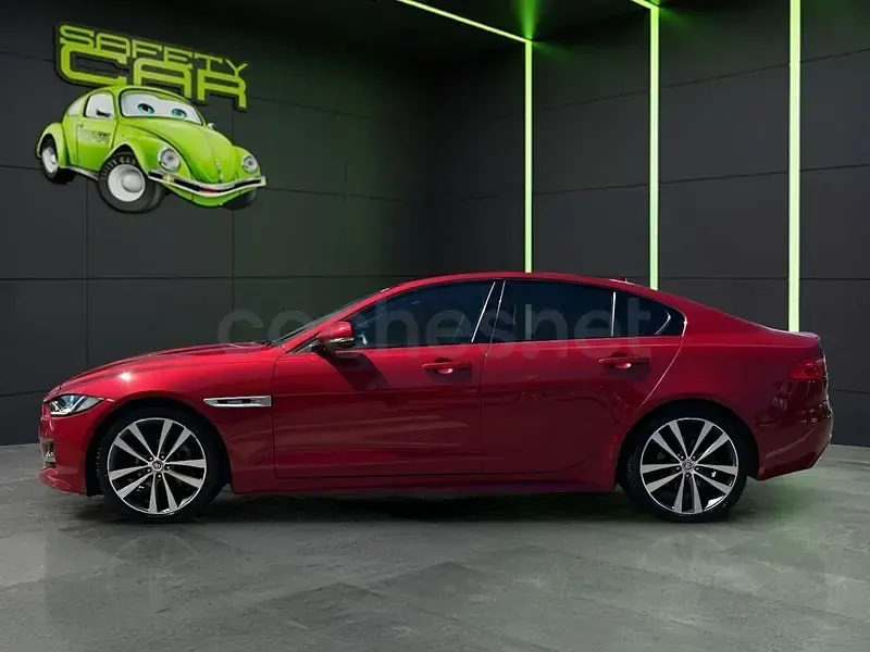 Usado Jaguar XE R-Sport 180 CV (132 kW) 2015 Rojo Berlina
