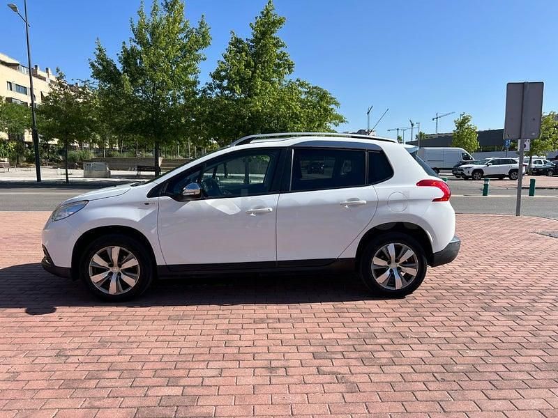 Usado Peugeot 2008 Active 100 CV (73 kW) 2016 Blanco SUV