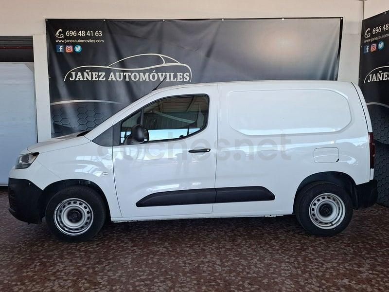 Usado Citroën Berlingo Attraction 92 CV (67 kW) 2015 Blanco Monovolumen