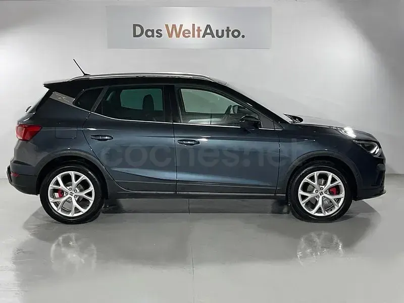 Usado Seat Arona FR 115 CV (84 kW) 2025 Gris / plata SUV