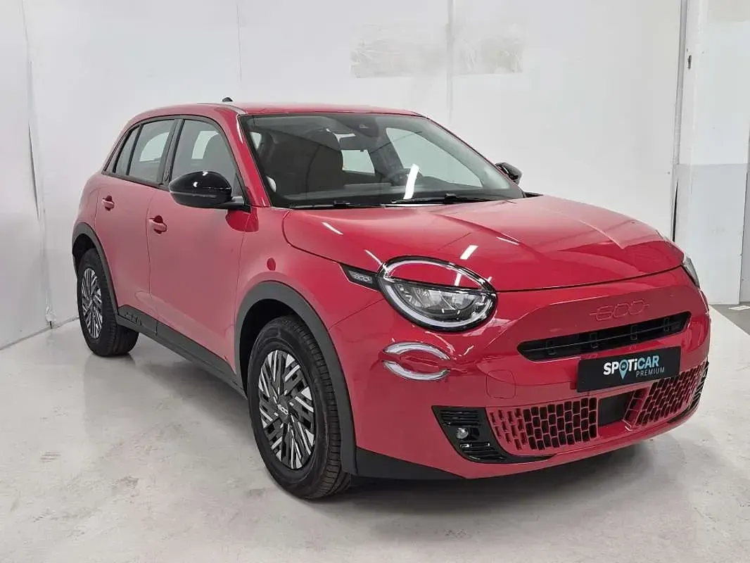 Usado Fiat 600E Red 114 kW (156 CV) 2025 Rojo SUV