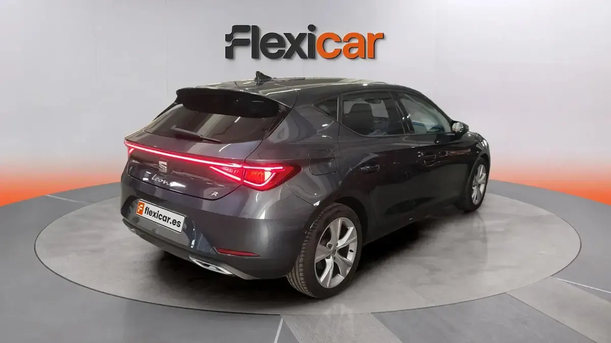 Usado Seat Leon FR 116 CV (85 kW) 2025 Azul Berlina