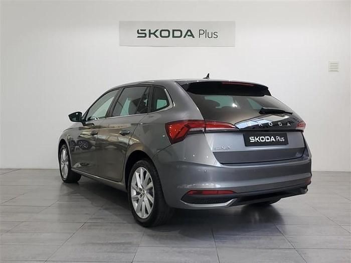 Gris Usado 2024 Skoda Scala Selection Utilitario | 21.500 € (Caro) - Imagen 1/4