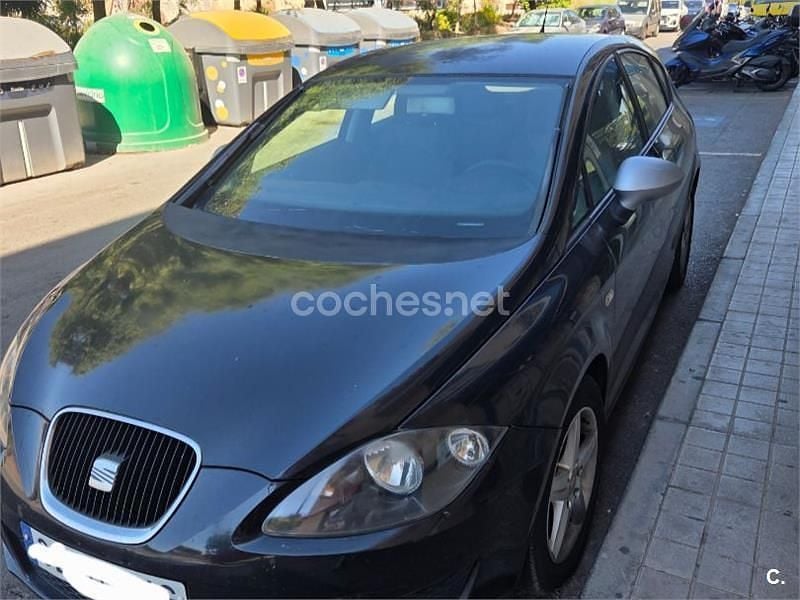 Negro Usado 2010 Seat Leon Reference Berlina | 3900 € (Buen precio) - Imagen 1/4