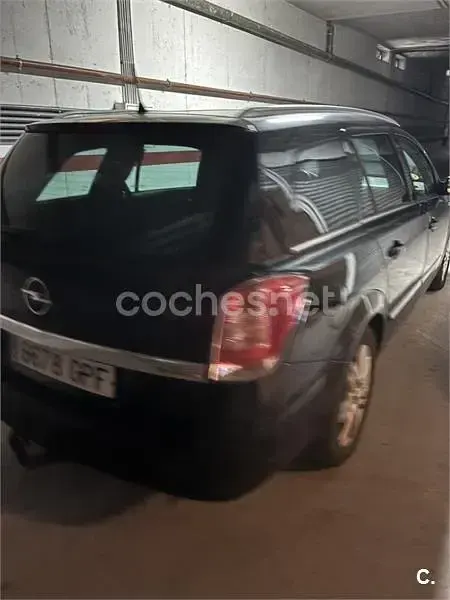 Usado Opel Astra Edition 110 CV (80 kW) 2009 Negro Familiar