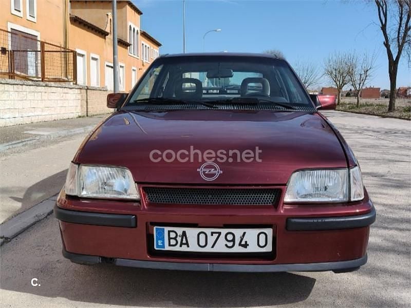 Usado Opel Kadett 129 CV (94 kW) 1990 Granate Utilitario