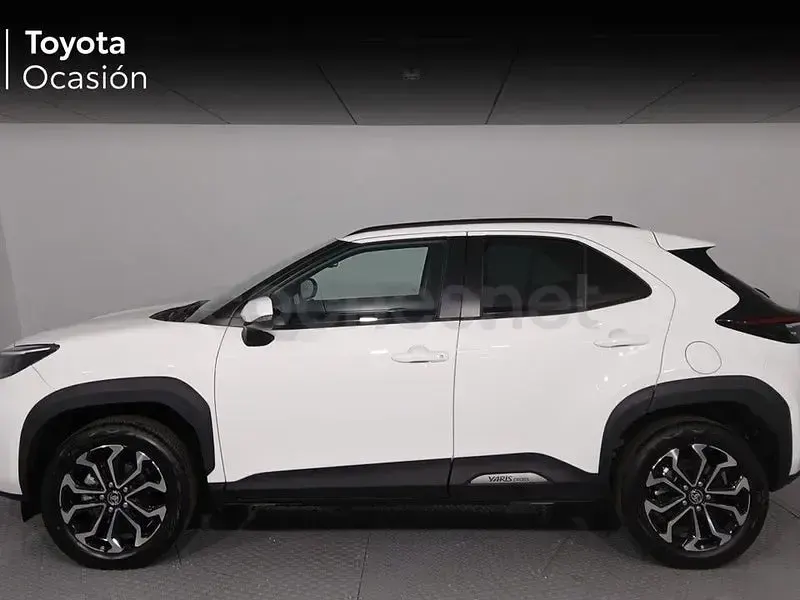 Usado Toyota Yaris Cross Active 130 CV (95 kW) 2025 Blanco SUV