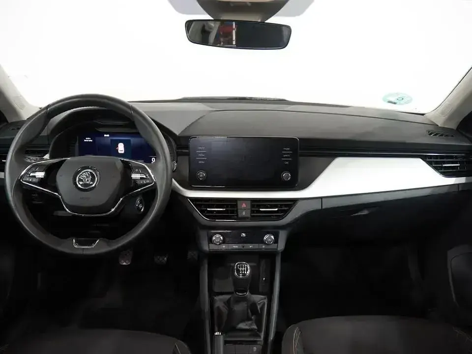 Usado Skoda Kamiq Ambition 110 CV (80 kW) 2022 Gris SUV
