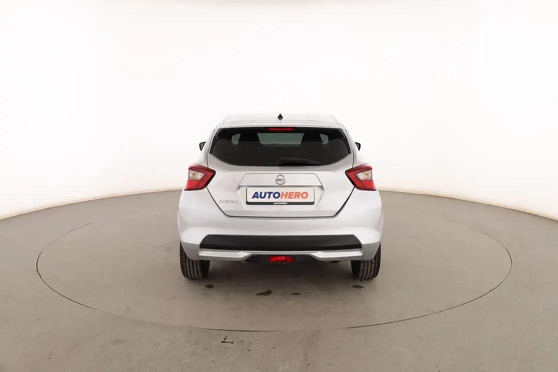 Usado Nissan Micra N-Connecta 90 CV (66 kW) 2018 Gris Utilitario