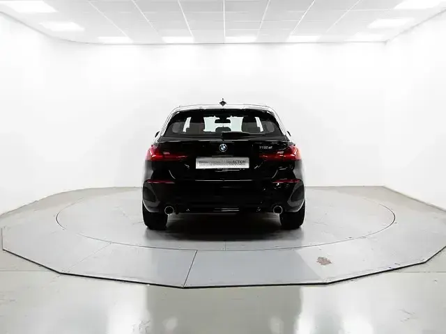 Usado BMW 118 Comfort Edition 150 CV (110 kW) 2022 Negro Utilitario