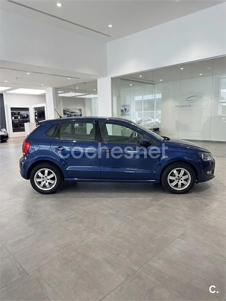 Käytetty VW Polo 75 HP (55 kW) 2012 Sininen Viistoperä