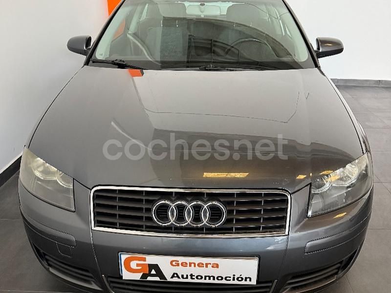 Usado Audi A3 Attraction 140 CV (102 kW) 2006 Gris / plata Berlina
