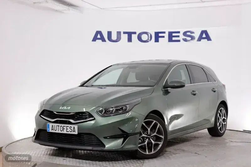 Verde Usado 2023 Kia Ceed | 16.850 € - Imagen 1/4