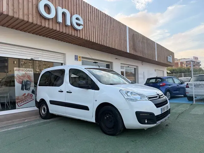 Usado Citroën Berlingo Shine 100 CV (73 kW) 2017 Blanco Monovolumen