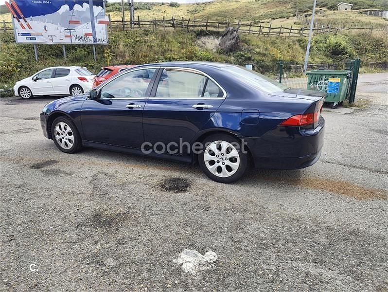 Usado Honda Accord Executive 140 CV (102 kW) 2006 Azul Berlina