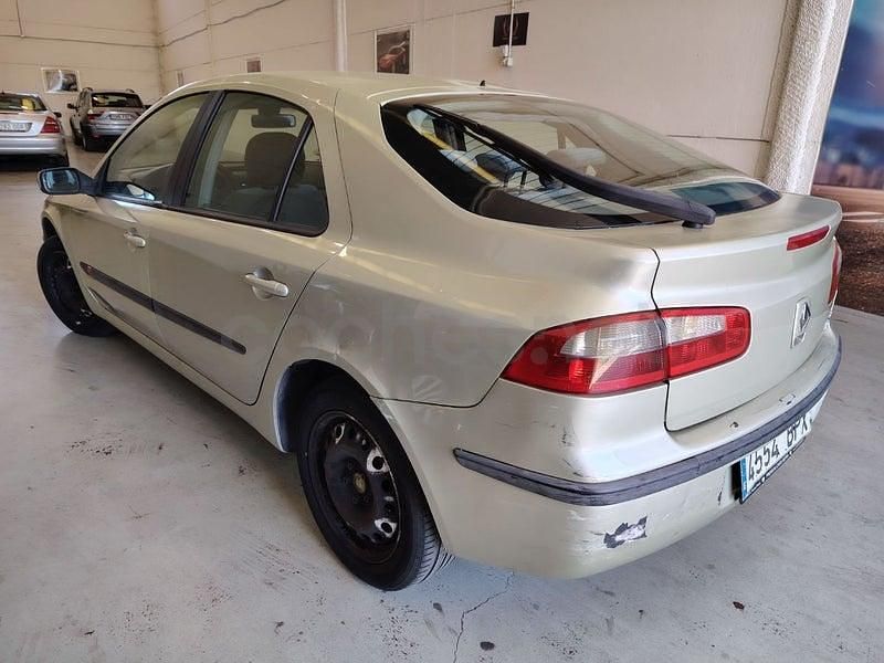 Usado Renault Laguna II Authentique 110 CV (80 kW) 2001 Gris / plata Berlina