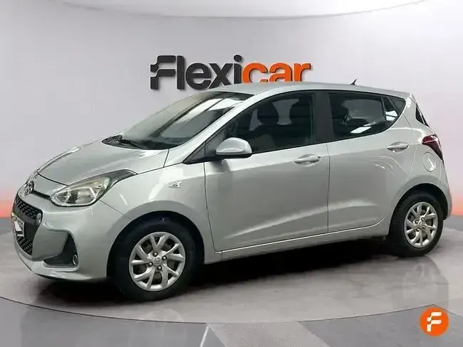 Usado Hyundai i10 66 CV (48 kW) 2017 Gris Utilitario