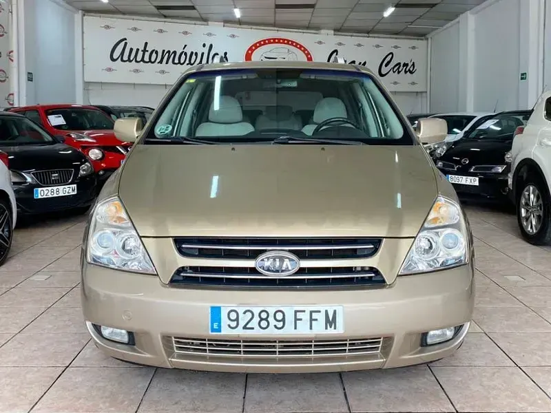 Usado Kia Carnival EX 185 CV (136 kW) 2006 Beige Monovolumen