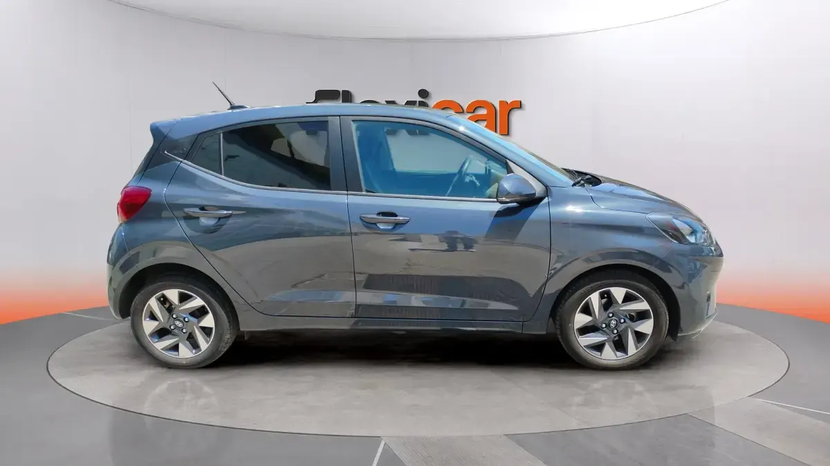 Usado Hyundai i10 67 CV (49 kW) 2025 Gris Utilitario