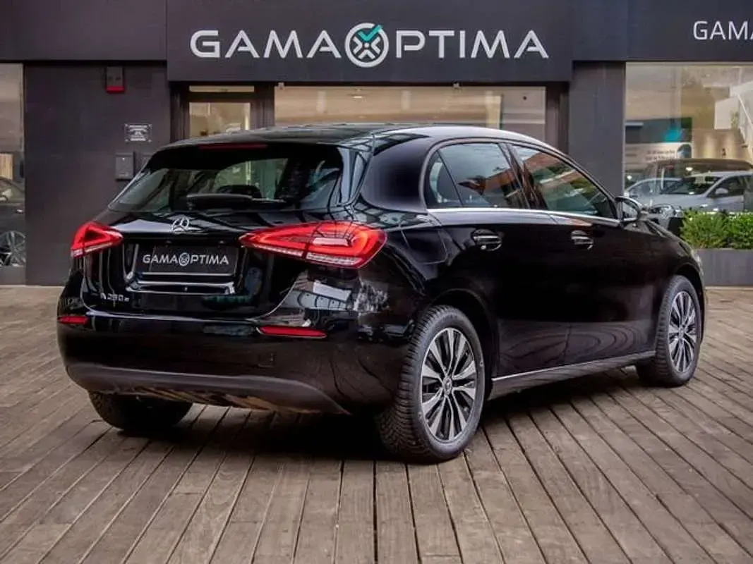 Usado Mercedes A250 218 CV (160 kW) 2022 Negro Berlina