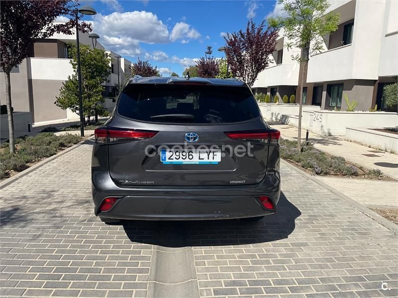 Usado Toyota Highlander Advance 246 CV (180 kW) 2022 Gris / plata SUV