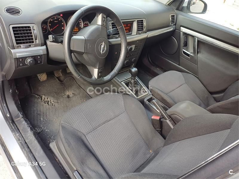Usado Opel Vectra Cosmo 120 CV (88 kW) 2007 Gris / plata Berlina