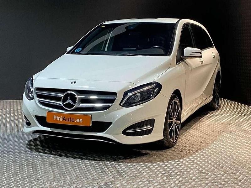 Usado Mercedes B200 136 CV (100 kW) 2018 Blanco Monovolumen