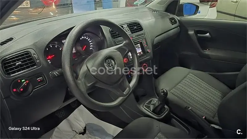 Usado VW Polo Advance 90 CV (66 kW) 2014 Negro Berlina