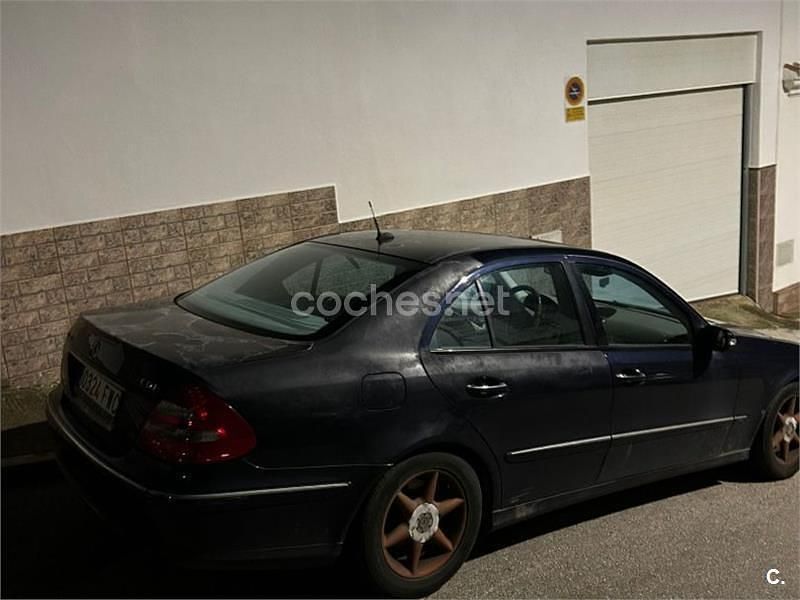 Usado Mercedes E320 Avantgarde 204 CV (150 kW) 2003 Azul Berlina