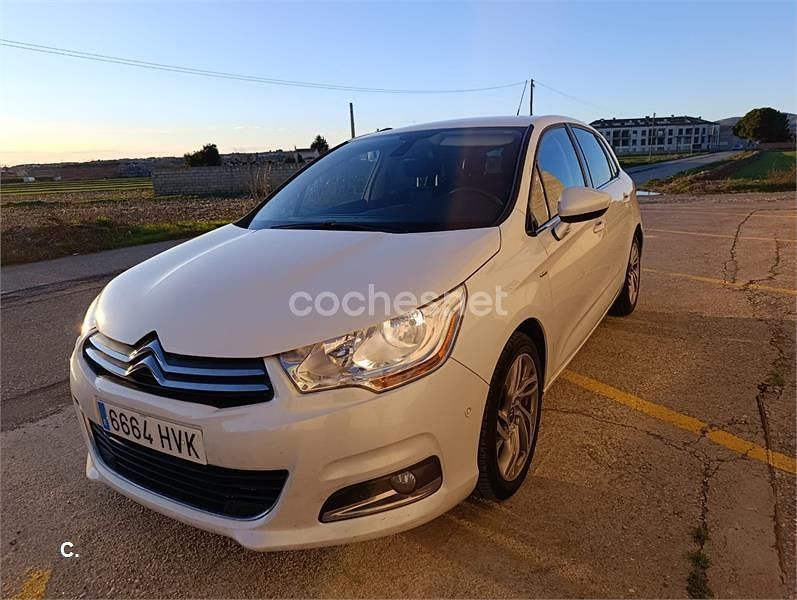 Usado Citroën C4 114 CV (83 kW) 2014 Blanco Berlina