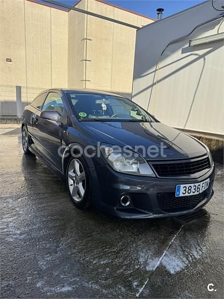 Gris / plata Usado 2006 Opel Astra Edition Coupe | 5500 € - Imagen 1/4