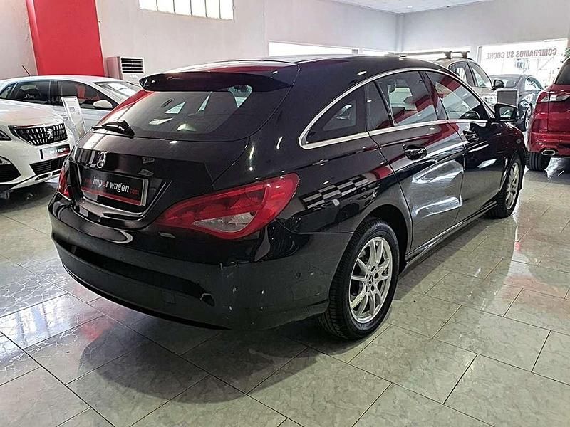 Usado Mercedes CLA200 Shooting Brake 136 CV (100 kW) 2017 Negro Familiar