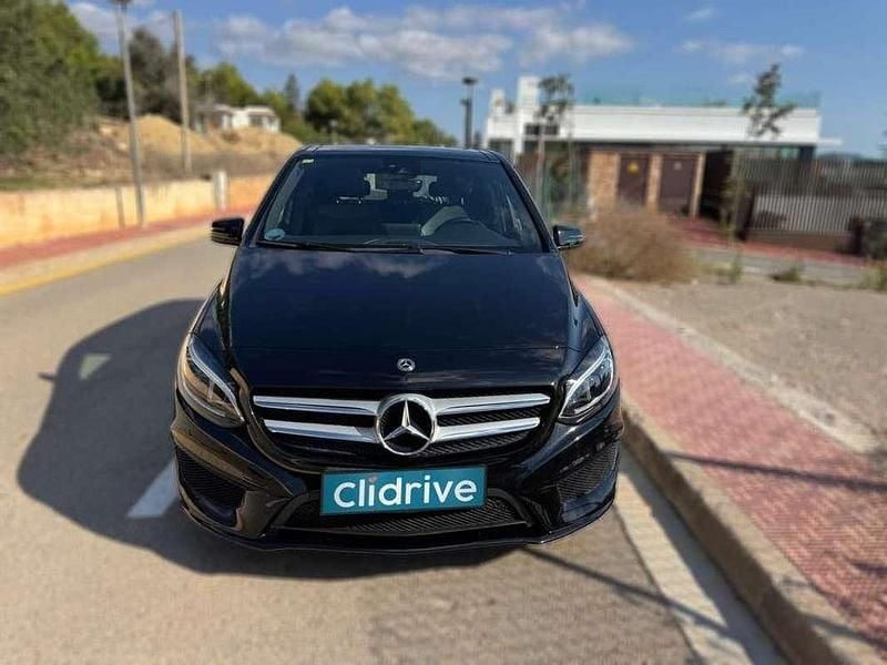 Usado Mercedes B200 211 CV (155 kW) 2018 Negro Monovolumen