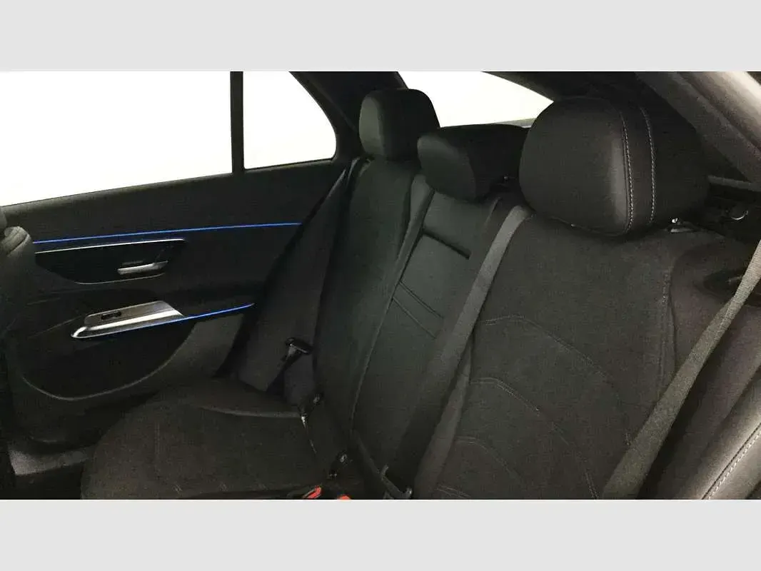 Usado Mercedes E220 197 CV (144 kW) 2025 Plateado Familiar