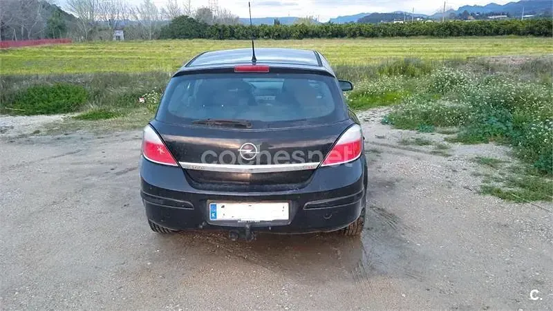 Usado Opel Astra Enjoy 100 CV (73 kW) 2006 Negro Berlina