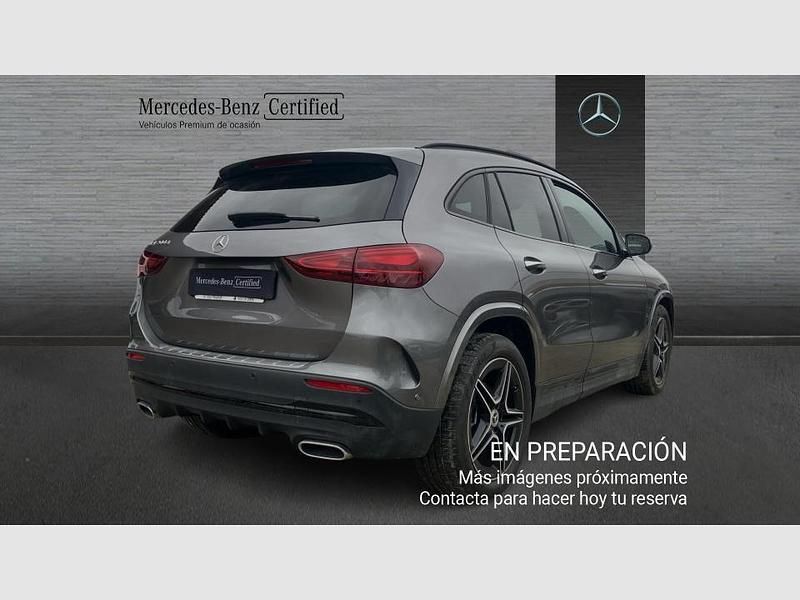 Usado Mercedes GLA200 AMG line 150 CV (110 kW) 2025 Gris SUV