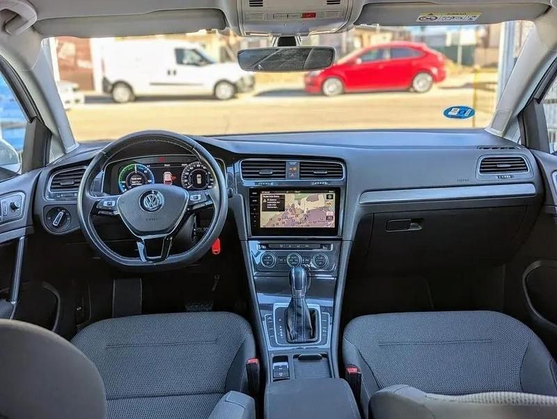 Begagnad VW e-Golf 100 kW (136 HK) 2020 Vit Halvkombi
