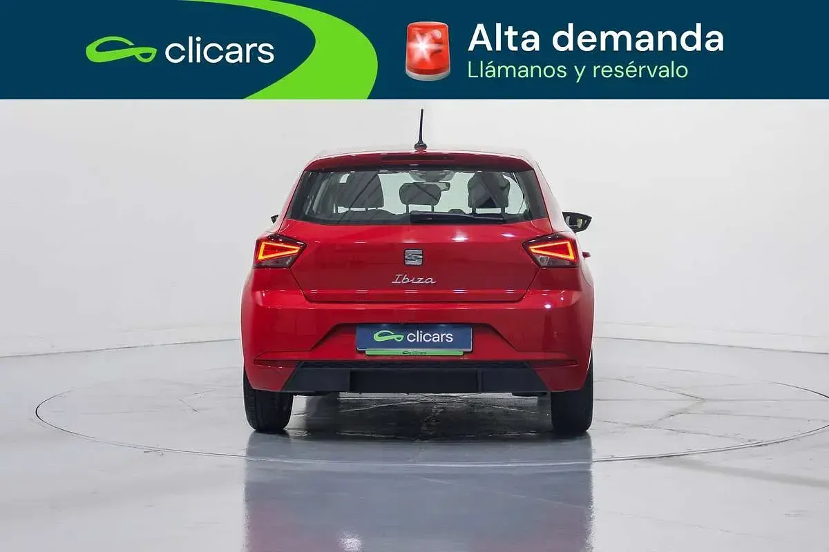 Usado Seat Ibiza Style 80 CV (58 kW) 2022 Rojo Utilitario