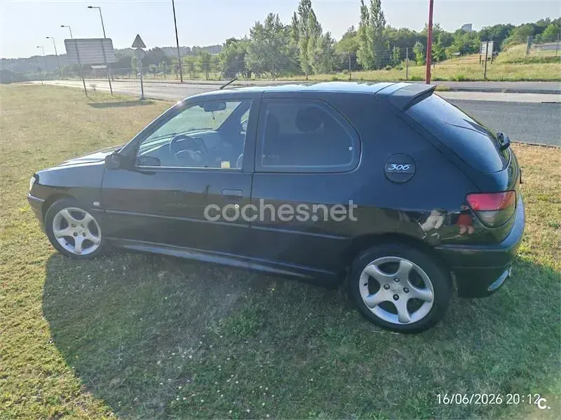 Usado Peugeot 306 90 CV (66 kW) 2000 Negro Berlina